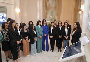 Gənc partiya fəalları Heydər Əliyev Mərkəzini ziyarət ediblər