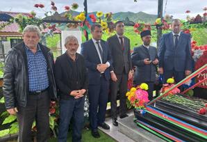 Novosaratovka kəndində şəhid  Hüseyn Rzayevin məzarı ziyarət olunub FOTOLAR