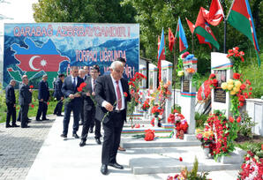 DAŞKƏSƏNDƏ ULU ÖNDƏRİN YUBİLEYİNƏ HƏSR OLUNMUŞ KONFRANS KEÇİRİLİB FOTOLAR