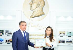 Gənc partiya fəalları Heydər Əliyev Mərkəzini ziyarət ediblər FOTOLAR