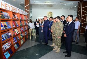 Gənc partiya fəalları Heydər Əliyev Mərkəzini ziyarət ediblər FOTOLAR
