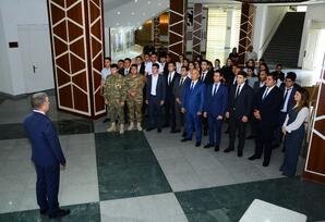 Gənc partiya fəalları Heydər Əliyev Mərkəzini ziyarət ediblər FOTOLAR