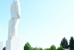 Gənc partiya fəalları Heydər Əliyev Mərkəzini ziyarət ediblər FOTOLAR