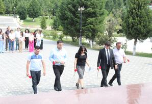 Göygöldə gənc partiya fəalları Heydər Əliyev Mərkəzini ziyarət ediblər FOTOLAR