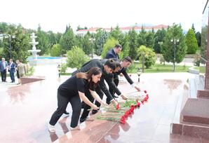 Göygöldə gənc partiya fəalları Heydər Əliyev Mərkəzini ziyarət ediblər FOTOLAR