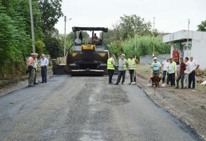 Masallının Şərəfə kəndində yolların asfaltlanması davam edir