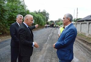 Masallının Şərəfə kəndində yolların asfaltlanması davam edir