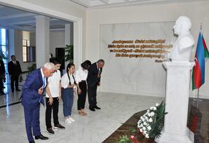 Pirallahıda imtahanlarda yüksək nəticə göstərən tələbələrlə görüş keçirildi FOTOLAR