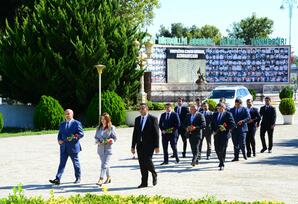 Gənclərimiz Heydər Əliyev irsini dərindən öyrənməlidirlər FOTOLAR
