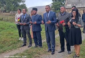 Gədəbəydə şəhid məzarları ​ziyarət olunub FOTOLAR