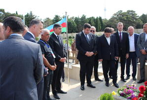 Yasamalda şəhid məzarları ziyarət olunub FOTOLAR