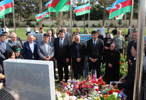 Yasamalda şəhid məzarları ziyarət olunub FOTOLAR