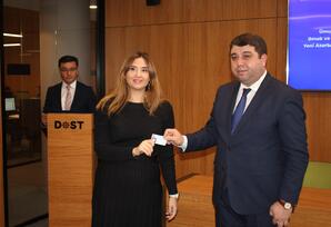 YAP sıralarına yeni qoşulanlara üzvlük vəsiqələri təqdim edilib FOTOLAR