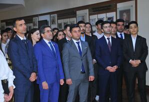 Kürdəmirdə gənc partiya fəalları Heydər Əliyev Mərkəzini ziyarət ediblər FOTOLAR