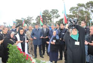 İkinci Fəxri xiyabanda şəhidlərinin əziz xatirələri yad olunub FOTOLAR