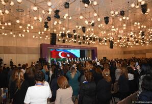 Bakı yenə də diqqət mərkəzində - Azərbaycan qadınlarının VI qurultayı keçirilib TƏHLİL