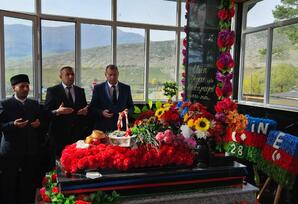 Gədəbəy rayonunda şəhidlərin məzarları ziyarət olunub FOTOLAR