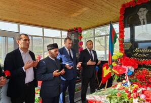 Gədəbəy rayonunda şəhidlərin məzarları ziyarət olunub FOTOLAR