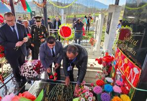 Gədəbəydə şəhidlərin məzarları ziyarət edilib FOTOLAR