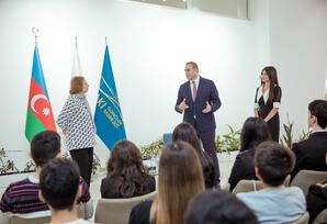 “Heydər Əliyevin gənclərə örnək siyasi kursu” FOTOLAR