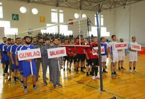 Oğuzda Ümummilli Liderin anım gününə həsr olunmuş “Voleybol” turniri keçirilib FOTOLAR
