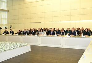 YAP İdarə Heyətinin genişləndirilmiş iclasında cənab İlham Əliyevin prezidentliyə namizədliyi irəli sürülüb  - FOTOLAR