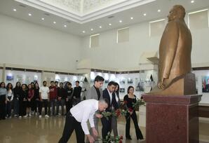 Partiya fəallarının iştirakı ilə Yasamal rayon Heydər Əliyev Mərkəzinə ekskursiya təşkil olunub ŞƏRH