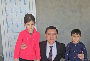 YAP Biləsuvar rayon təşkilatı şəhid övladlarını ziyarət edib FOTOLAR