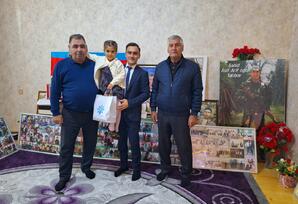 YAP Biləsuvar rayon təşkilatı şəhid övladlarını ziyarət edib FOTOLAR