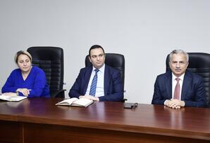 YAP Mərkəzi Aparatında “Yeni Azərbaycan” qəzetinin baş redaktoru Alqış Musayev ilə görüş keçirilib - FOTOLAR - VİDEO