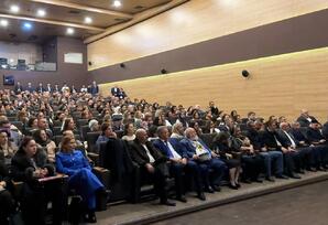 “Bizimkilər”, “Bizimkilər-2” kitablarının təqdimatı keçirilib