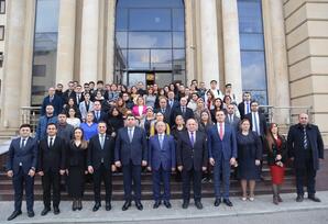 Yasamal rayonunda “Heydər Əliyev-Unudulmaz Lider” adlı foto xalça sərgisi təşkil olunub - ŞƏRH