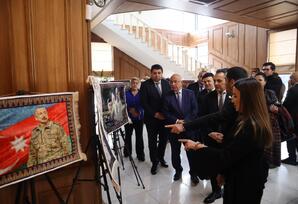 Yasamal rayonunda “Heydər Əliyev-Unudulmaz Lider” adlı foto xalça sərgisi təşkil olunub - ŞƏRH