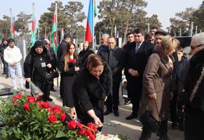 Şəhid Feyruz Hacılının doğum günündə məzarı ziyarət olunub FOTOLAR