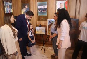 YAP Yasamal rayon təşkilatında “Uşaq hüquqlarını qoru” adlı rəsm sərgisi təşkil olunub - FOTO