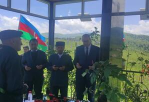 Qoşabulaq kəndində şəhid Əsgərov Hüseyn Ramiz  oğlunun  məzarı  ziyarət olunub FOTOLAR