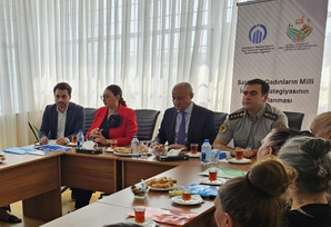 Cəzaçəkmə müəssisəsində məhkum qadınlarla görüş təşkil edilib FOTOLAR