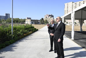 Prezident Bakıda “Gənclik” metrosu yanında yaradılan yeni parkda işlərin gedişi ilə tanış olub - FOTOLAR