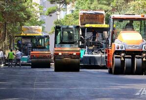 Bakının Zərifə Əliyeva küçəsində asfaltlanma işləri aparılır - FOTO/VİDEO