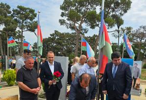 Şəhid Həmidağa Hüseynzadənin doğum günündə məzarı ziyarət olunub FOTOLAR