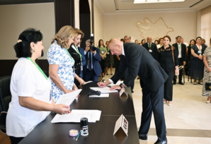 Prezident İlham Əliyev, birinci xanım Mehriban Əliyeva və qızları Leyla Əliyeva səs veriblər