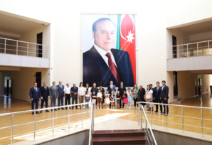 YAP Gəncə şəhər təşkilatında şəhidlərimizin 1-ci sinfə gedən övladları ilə görüş keçirilib ŞƏRH
