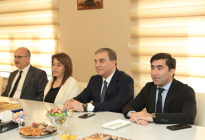 YAP Gəncə şəhər təşkilatında şəhidlərimizin 1-ci sinfə gedən övladları ilə görüş keçirilib ŞƏRH