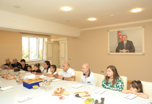 YAP Gəncə şəhər təşkilatında şəhidlərimizin 1-ci sinfə gedən övladları ilə görüş keçirilib ŞƏRH