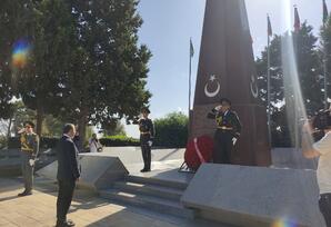 Cahit Bağcı Şəhidlər Xiyabanını və Türkiyə Şəhidliyi abidəsini ziyarət edib - YENİLƏNİB - FOTOLAR 