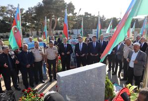 Şəhidlər Həmidağa Hüseynzadənin və Rəşad Mikayılzadənin məzarları ziyarət olunub FOTOLAR