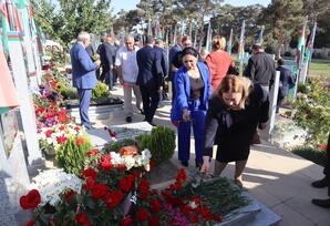 Şəhidlər Həmidağa Hüseynzadənin və Rəşad Mikayılzadənin məzarları ziyarət olunub FOTOLAR