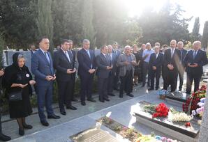 İkinci Fəxri Xiyabanda Qasımov İsmayıl Sadiq oğlunun şəhadətinin dördüncü ildönümündə məzarı ziyarət olunub