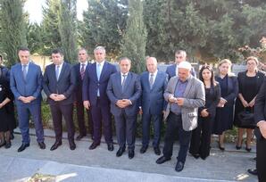 İkinci Fəxri Xiyabanda Qasımov İsmayıl Sadiq oğlunun şəhadətinin dördüncü ildönümündə məzarı ziyarət olunub