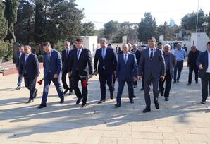 İkinci Fəxri Xiyabanda Qasımov İsmayıl Sadiq oğlunun şəhadətinin dördüncü ildönümündə məzarı ziyarət olunub
